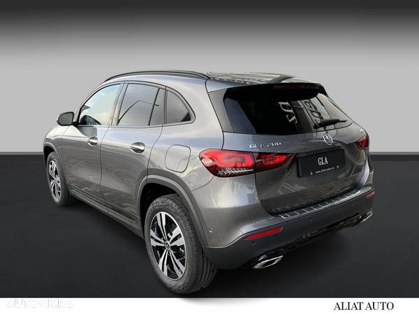 Mercedes-Benz GLA - 4