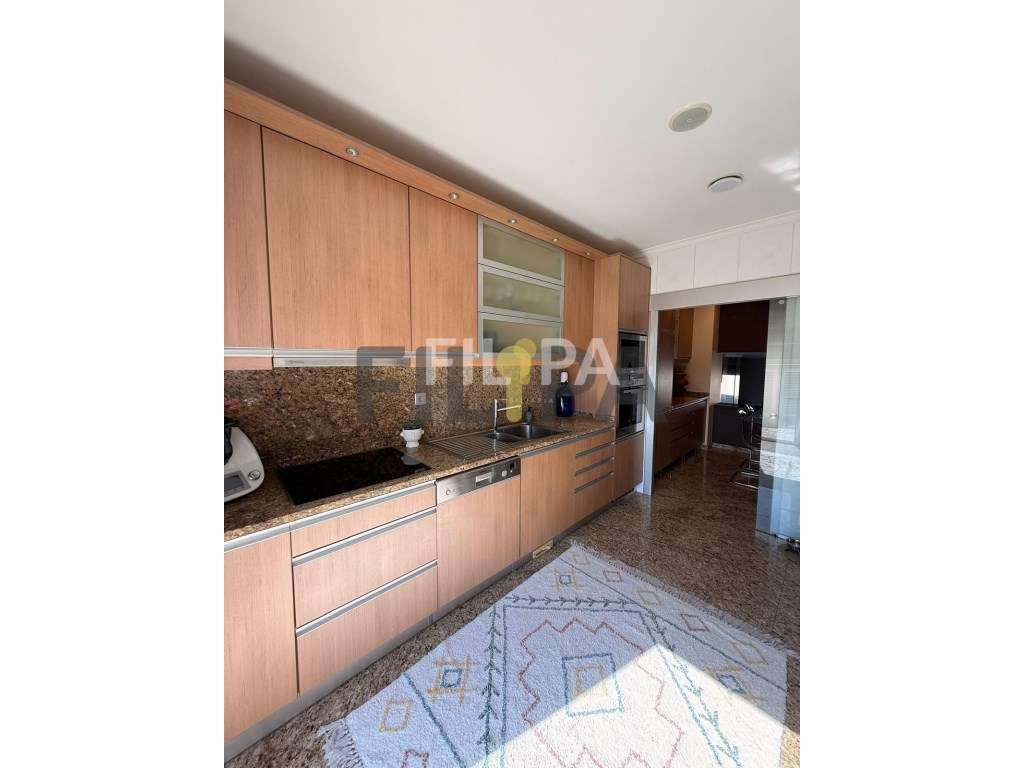 Moradia T5 na Maia com Jardim, Conforto e Excelentes Equipamentos 5...-6