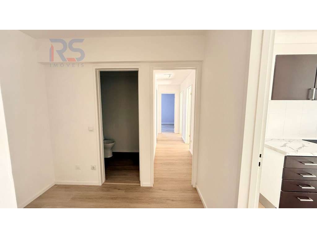 T3 renovado c/varanda e garagem (2 andar sem elevador)-8