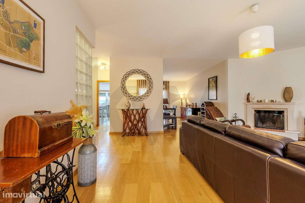 Moradia T4 com Sótão e Cave | Lareira | Jardim | Garagem | Casas da Vá - Grande imagem: 4/54