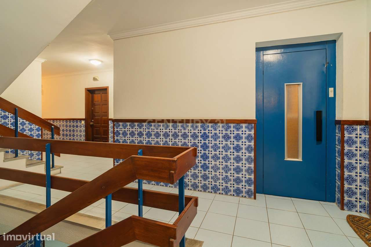 Apartamento T2 à Venda | Nazaré | Vista Lateral para o Mar-23