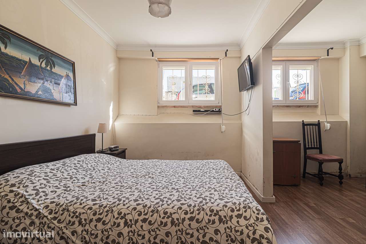 Apartamento T3 com Quintal na Amadora-13