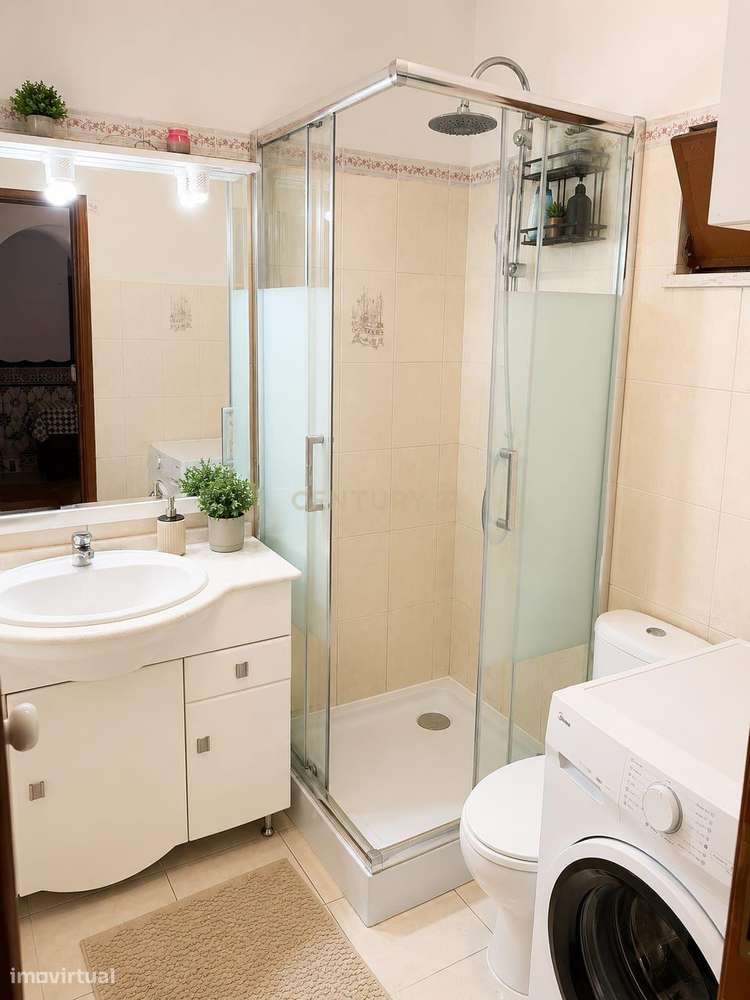 Moradia T4 com Anexo T2 Independente | 400 m² de Construção | Lote de-41