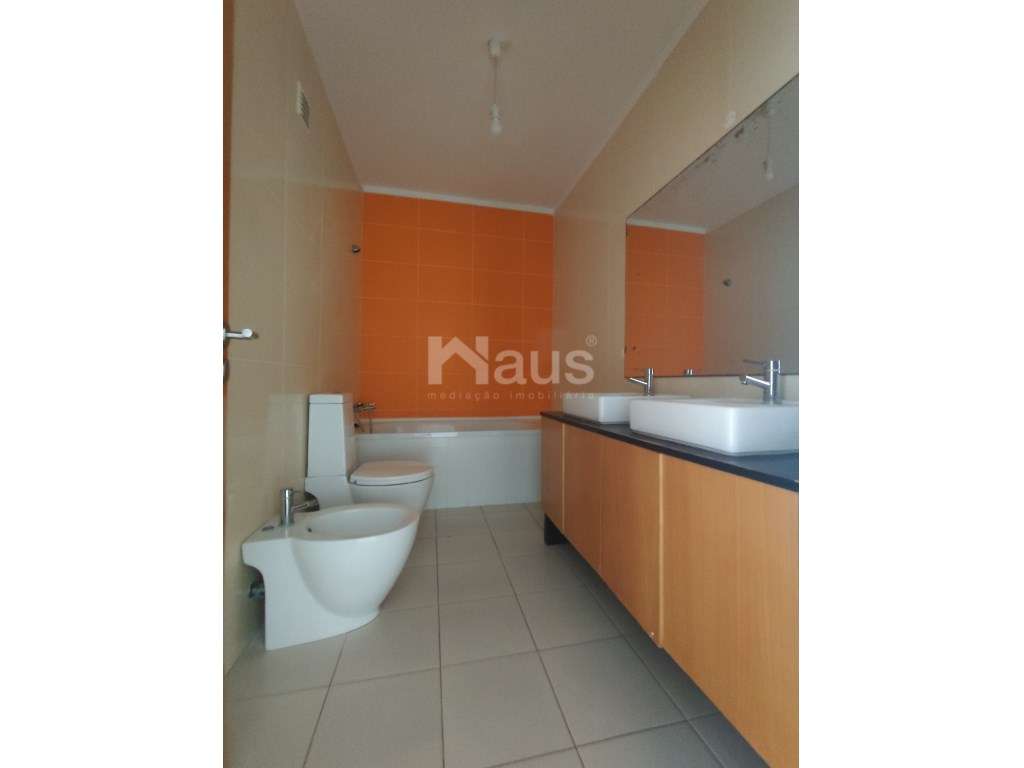 T3 com 2 lugares de parqueamento - Vila Serena-9