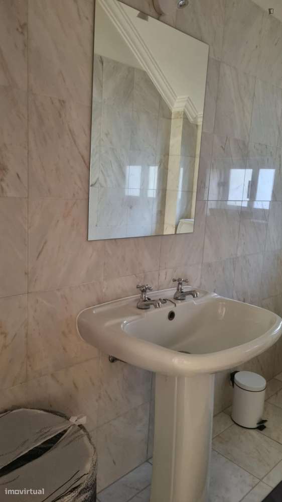 Quarto - localizado em Lisbon - Grande imagem: 5/27