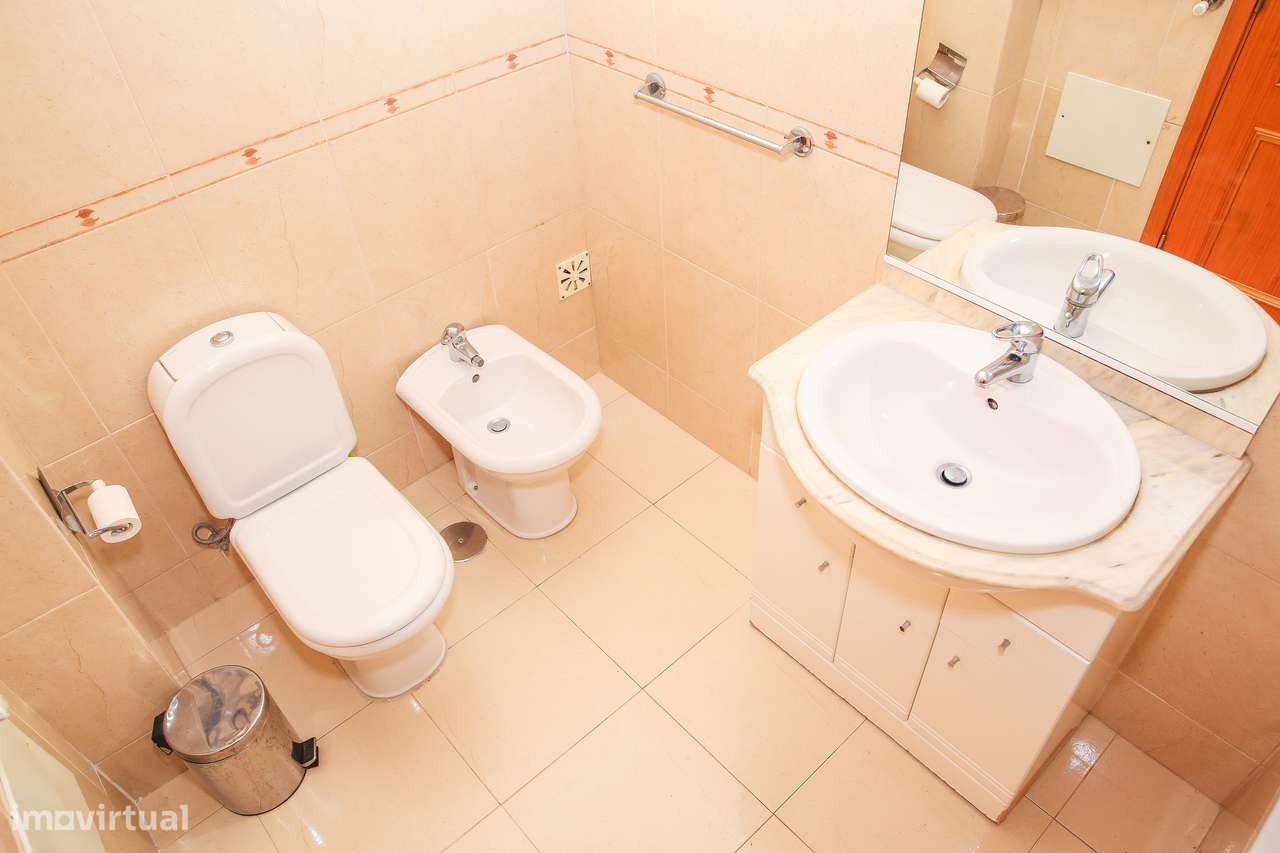 Excelente apartamento T3 com 111m2 no centro da Abrigada-47