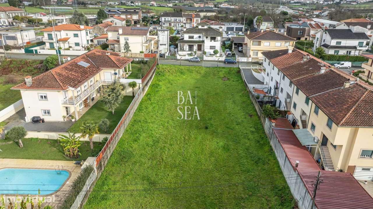 Lote de Terreno Urbano com 1.534m2 para construção de Moradia Individu-12