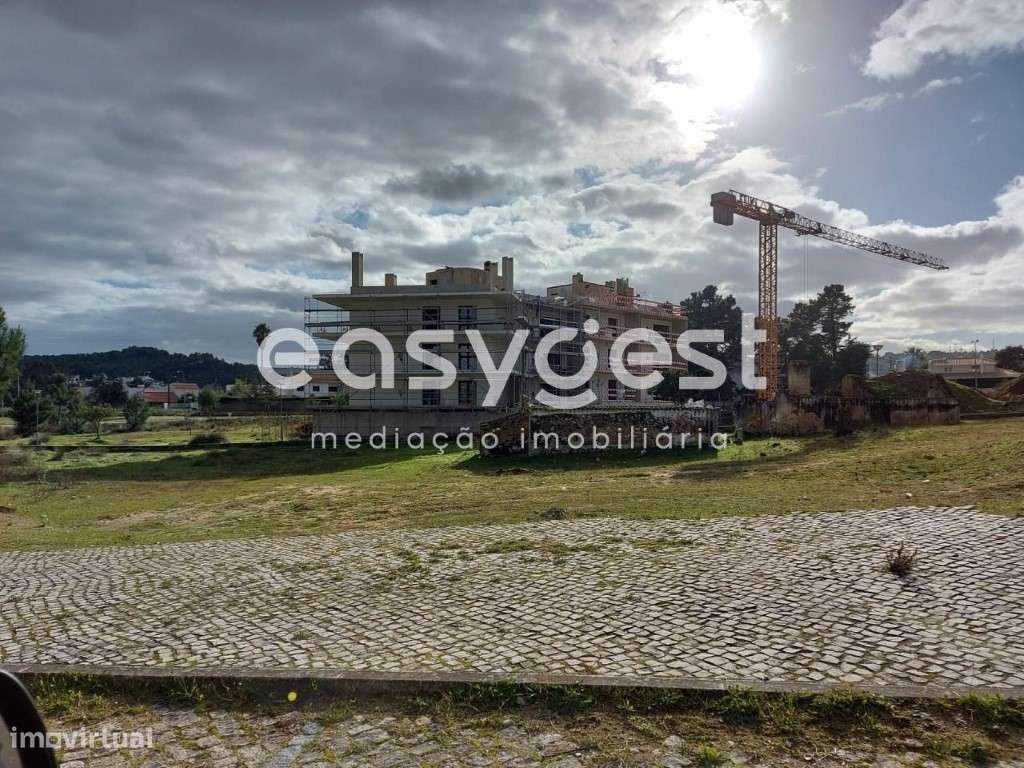 Terreno construção de prédio com 4 pisos na Maçã a 5 min. de Sesimbra - Grande imagem: 3/6