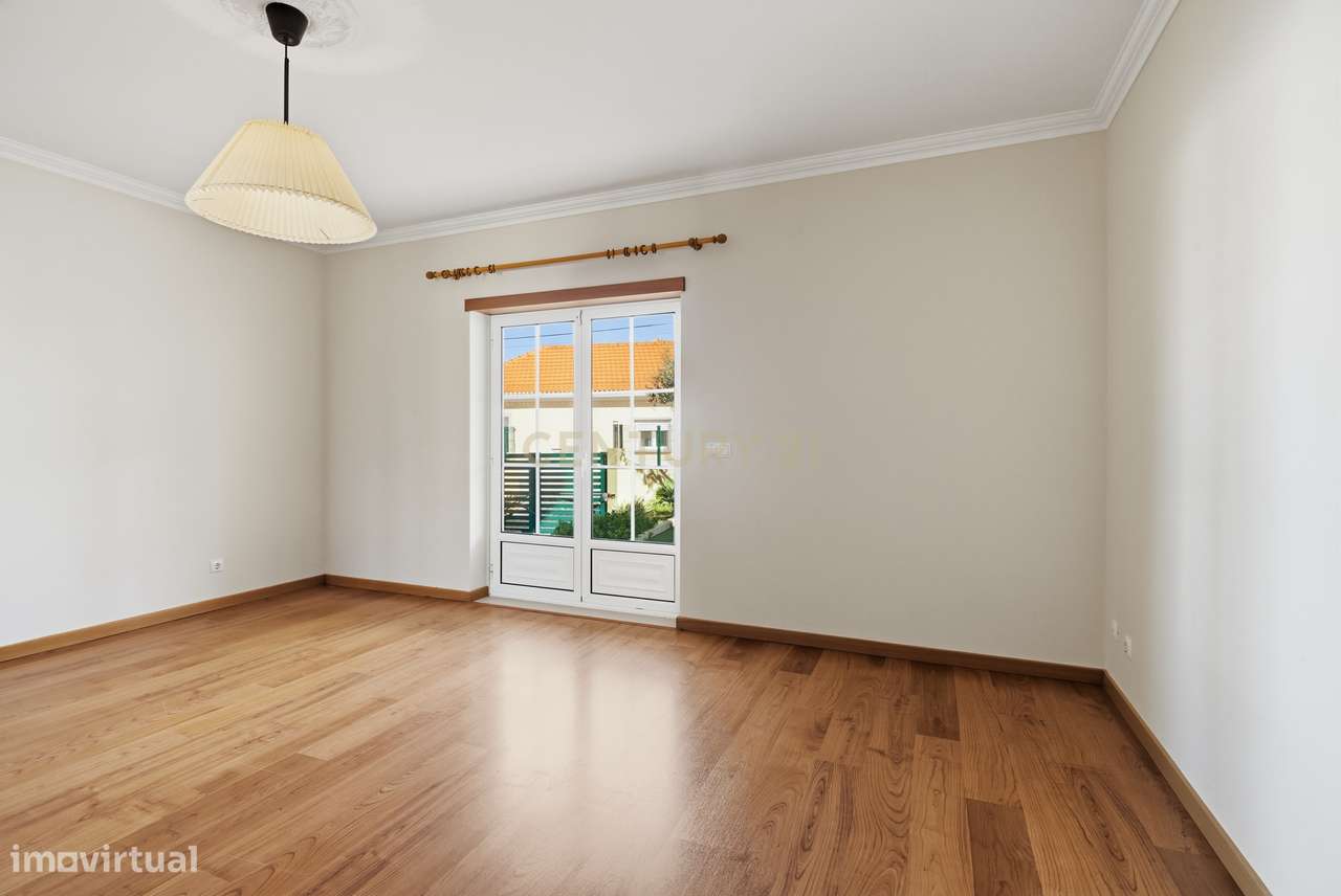 Moradia T5 com Garagem e Piscina em Miragaia, Lourinhã-12