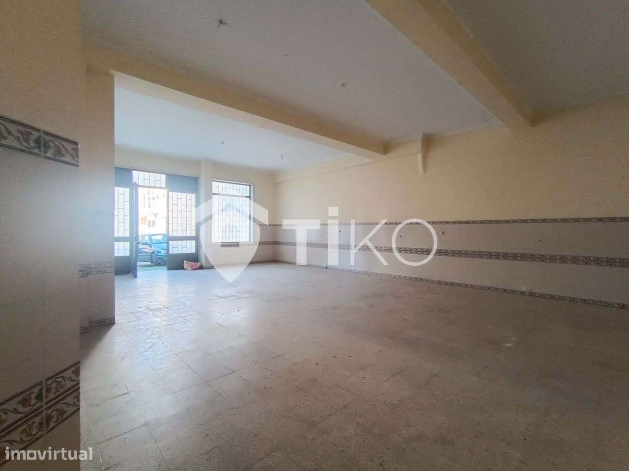 Loja ampla e versátil na Venteira/Águas Livres — com potencial para re - Grande imagem: 5/21