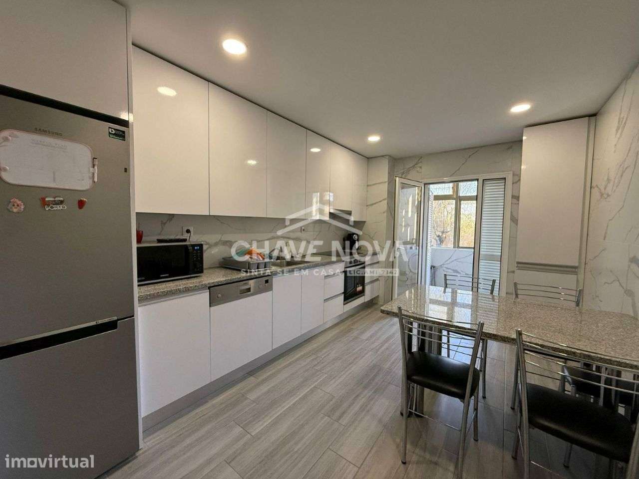 Apartamento T2+1 Renovado c/ Lugar de Garagem em Santa Marinha-15