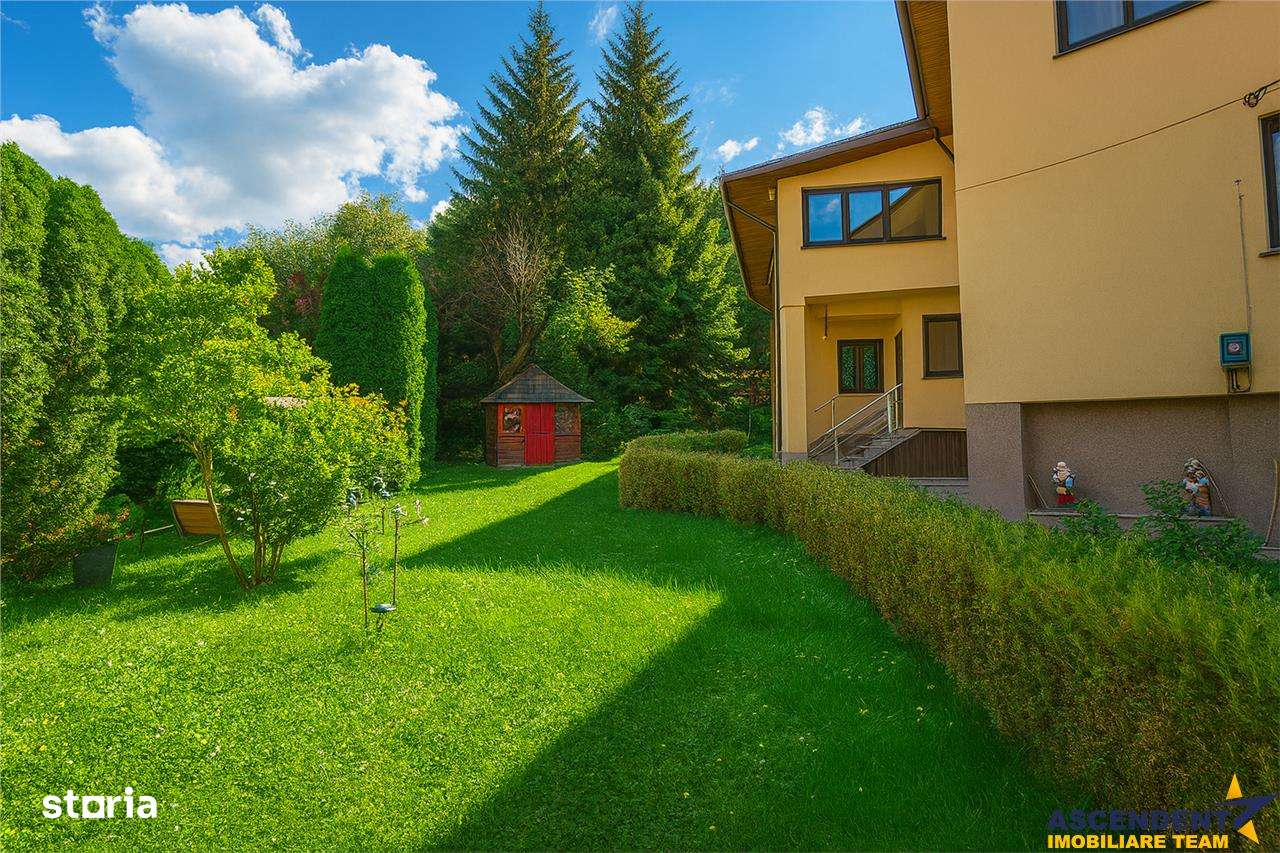 Tur LIVE!Casa cu arhitectura traditionala, curte spatioasa,foisor,Ruca - Imagine principală: 1/20