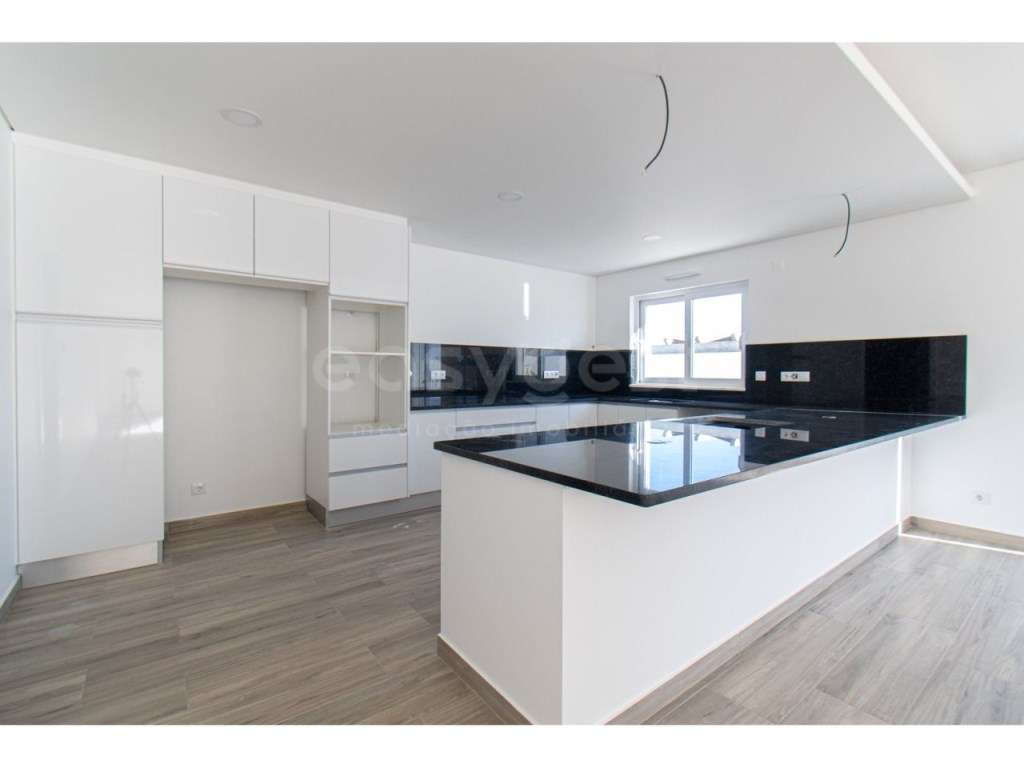 Moradia T4 com garagem e piscina - Vista mar, Altura - Grande imagem: 5/35