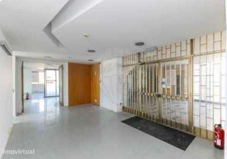 Escritório de 447m², com privilegiada vista, no Centro do Porto-8