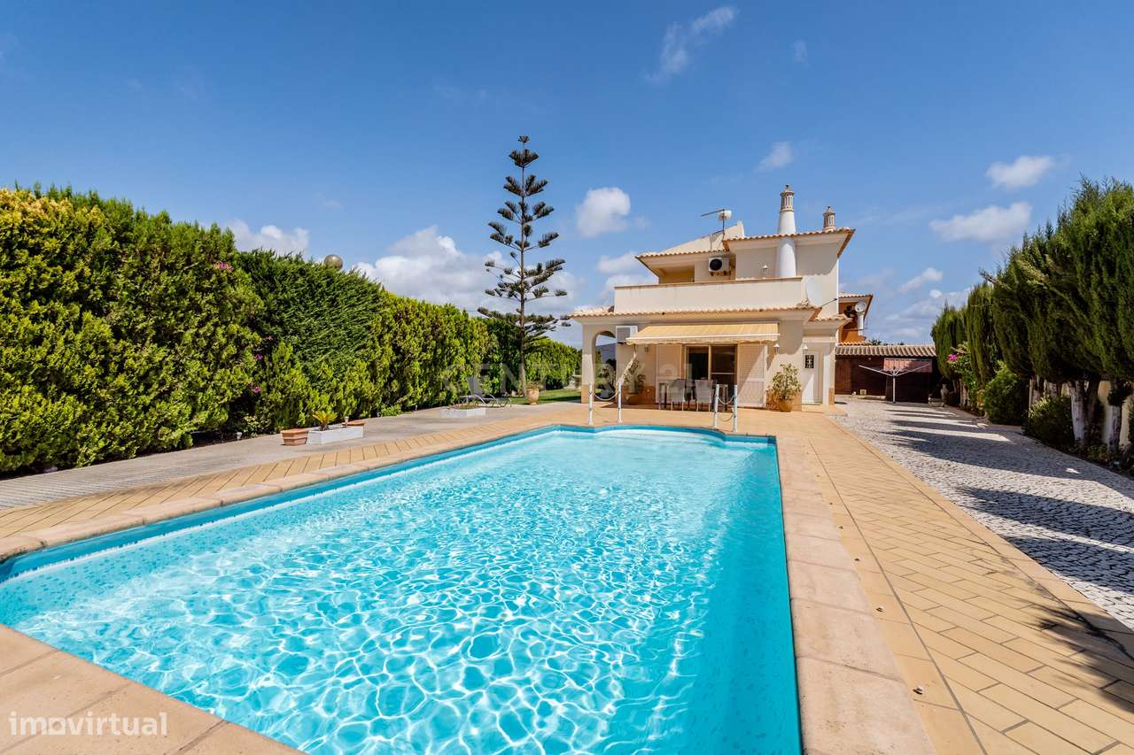 Moradia Independente T3, com Piscina e Amplo Espaço Exterior, em Algoz-21