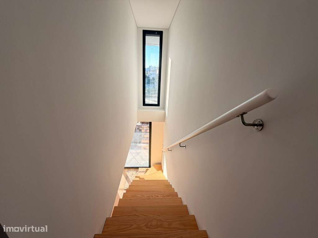 Apartameto T4 Duplex com  garagem em zona da Solum-5