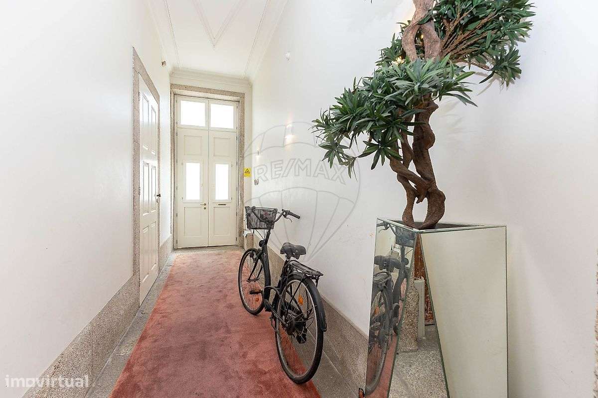 Prédio  para arrendamento - Grande imagem: 2/15