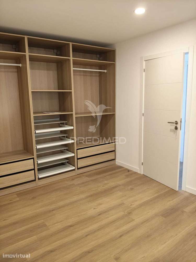 T2+1 Moderno, Mobilado e Equipado | Design Contemporâneo e Pronto a...-7