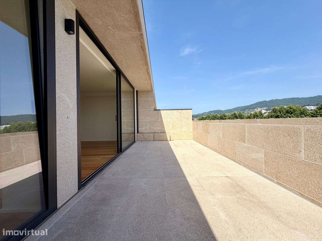 Penthouse T2 Nova com Terraço e Vista Panorâmica Desafogada-1