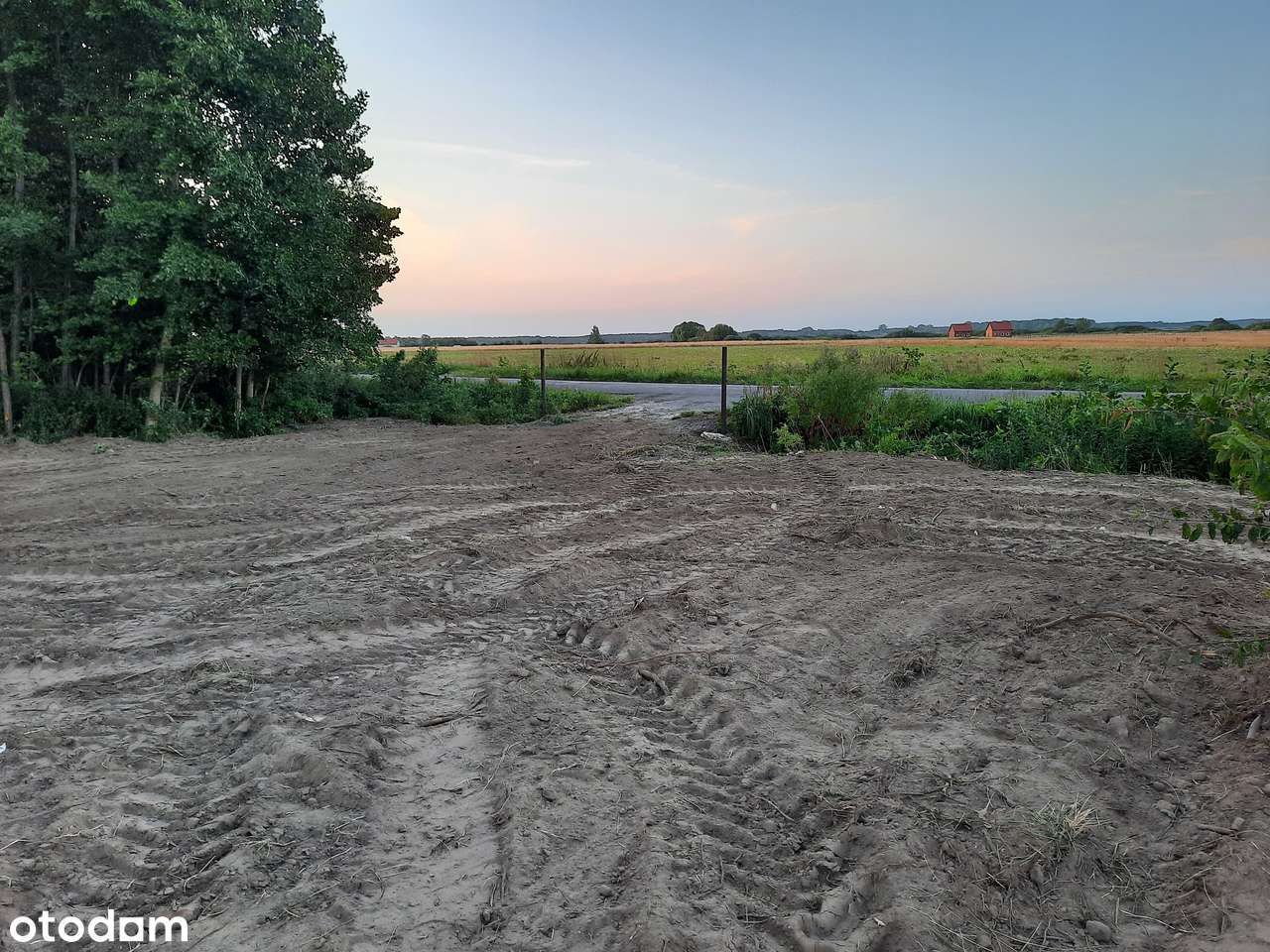 DZIAŁKA BUDOWLANA 760 m² – JEZIERZANY | BLISKO JEZIORA I MORZA-2