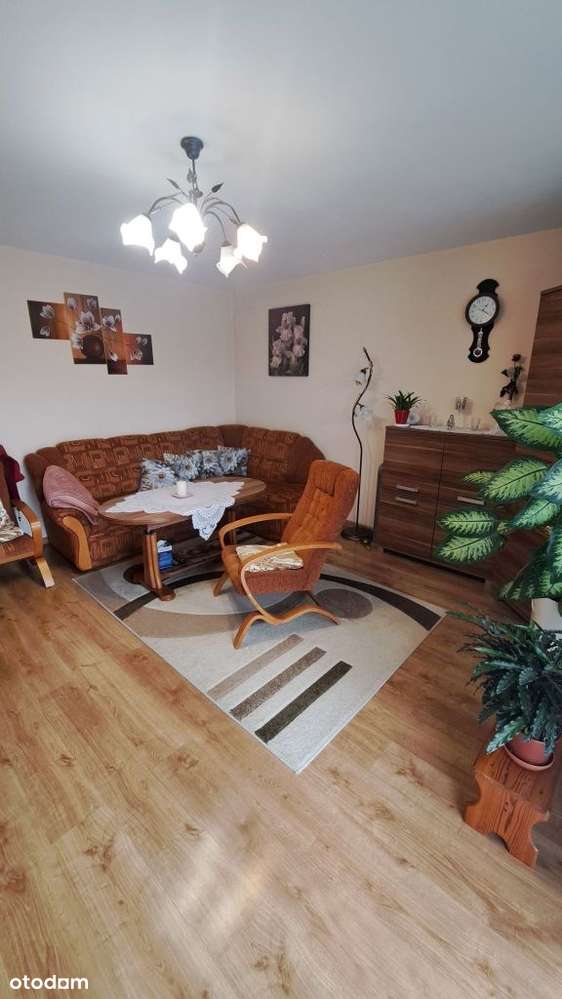 Do sprzedaży ładny, wolnostojący dom na dużej dzia-12