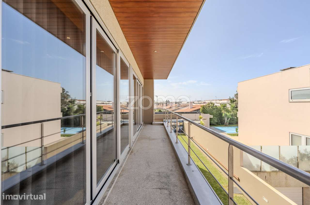 Moradia T5 com Piscina, 4 Suites e Garagem para 4 Carros em Esposende-42
