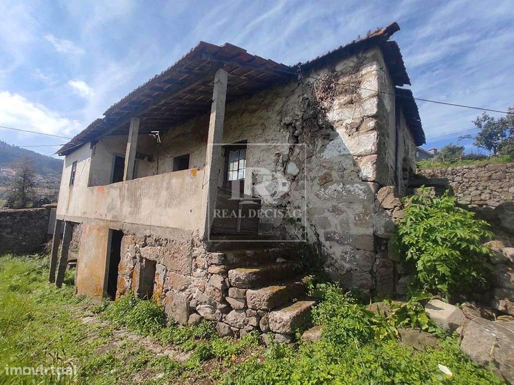 Quinta com 15000m2 em Santo Tirso-19