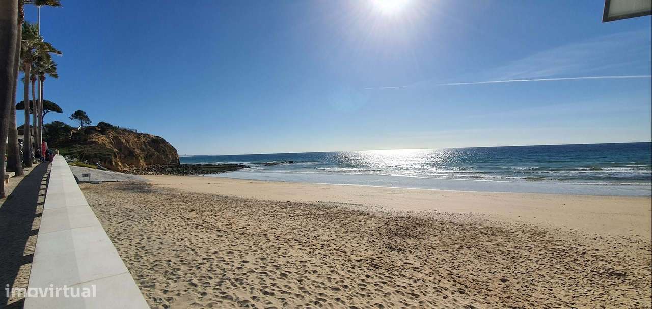 Apartamento na praia com varanda garagem e piscina-2