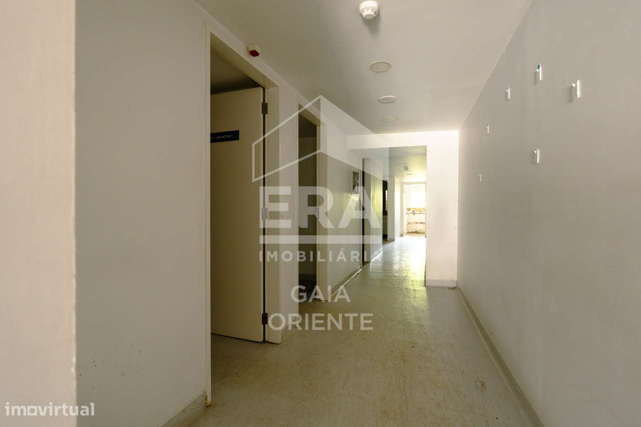 Moradia T5 com comércio no centro dos Carvalhos-4