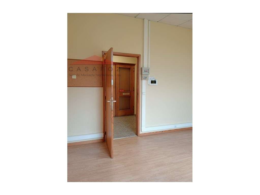 Porto - Arrendamento Escritório - Grande imagem: 3/4