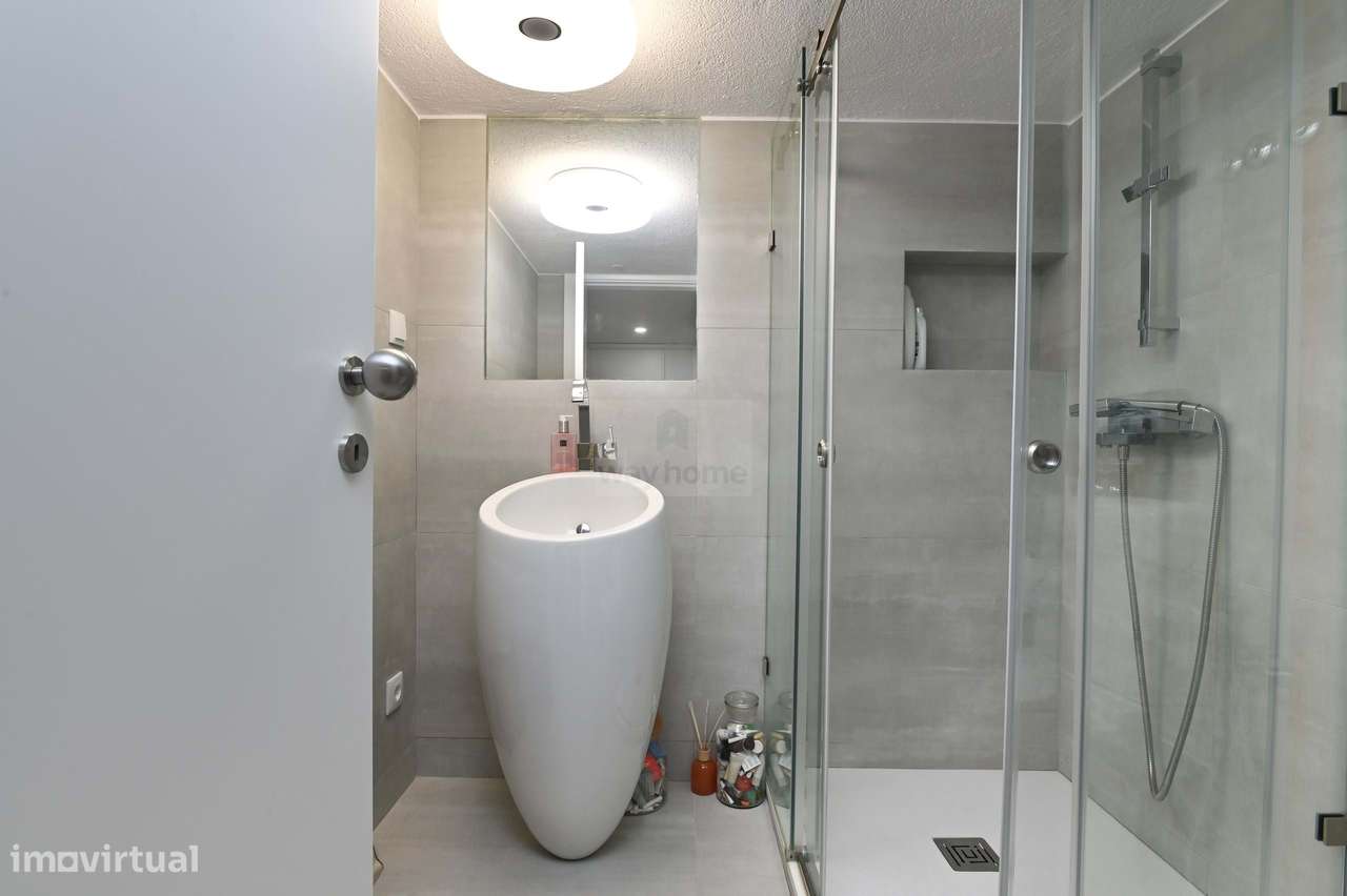 Moradia T3+1 | Sotão e Cave | Remodelada | Pátio Exterior | Amoreira |-10