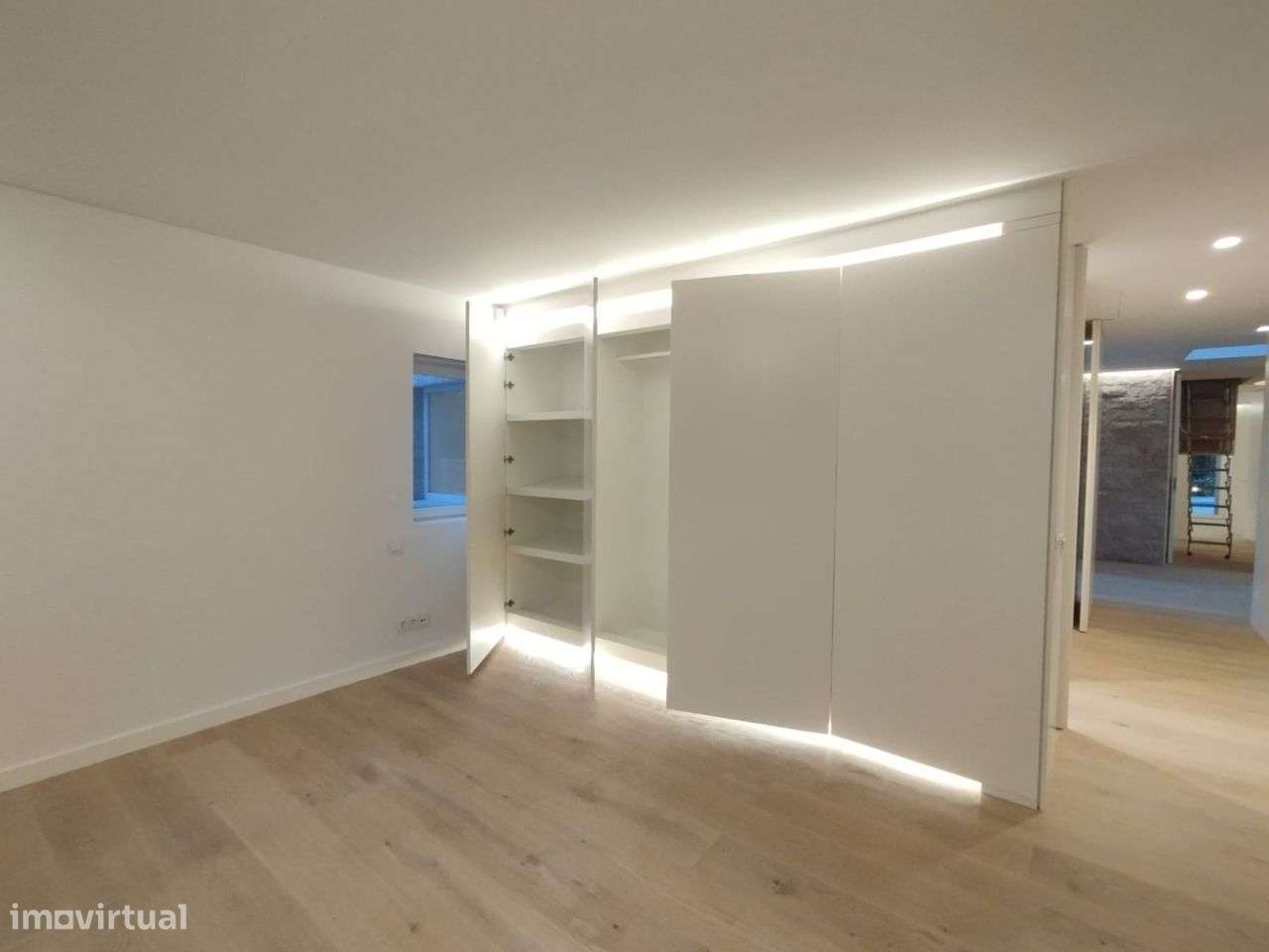 Moradia de Luxo a Estrear no Coração da Quinta da Marinha Sul-15