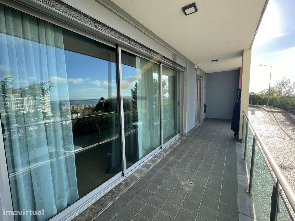 Apartamento T1, com varanda ampla e vista mar em Setúbal-25