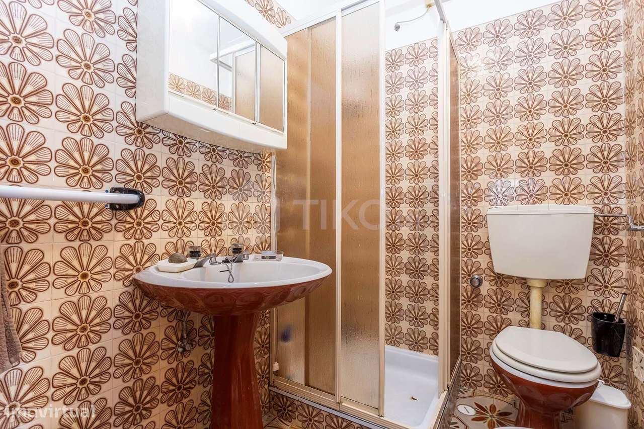 MORADIA GEMINADA À  VENDA EM PORTO SALVO– 3 PISOS, 2 FRENTES-13