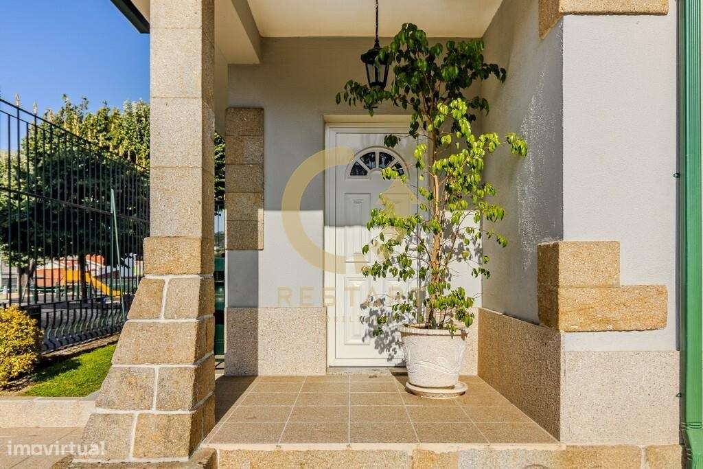 MORADIA T3 ISOLADA COM 4 FRENTES EM FAFE - Grande imagem: 5/35