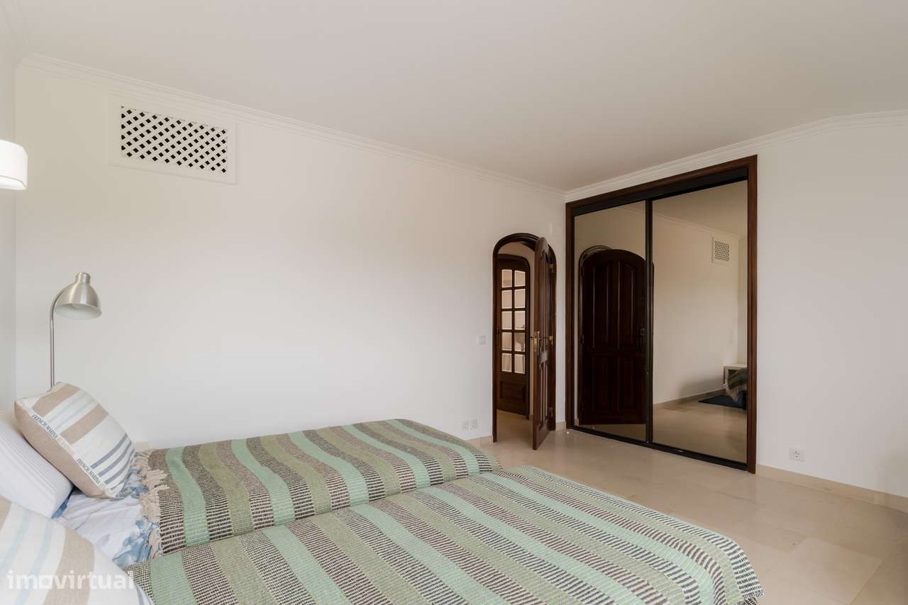 Viva o Sonho de Cascais: Duplex Exclusivo com Vista Mar!-33