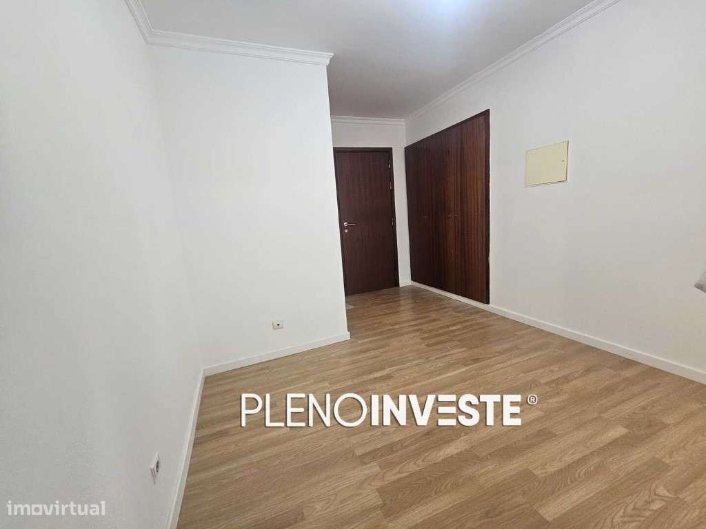 T3 de excelentes áreas com parqueamento no Barreiro-6