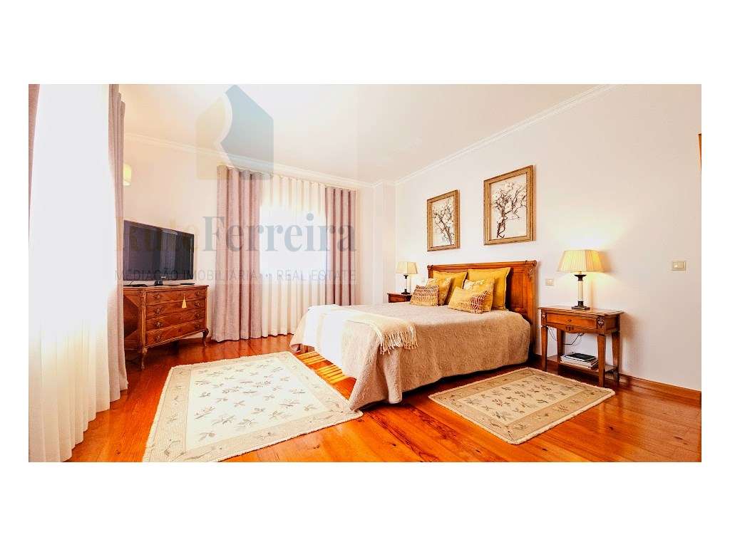 Moradia Isolada com amplo espaço exterior !!-32