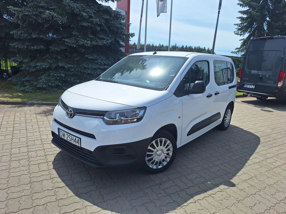 Toyota proace-city-verso krajowy / salon PL / serwis ASO / mały przebieg / FV23% / leasing