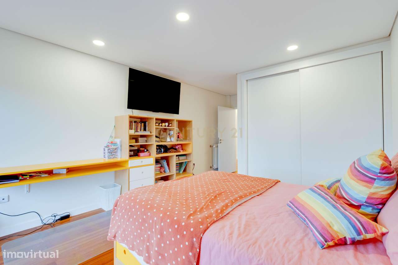 Moradia T3+1 em banda a 5 min do Centro da Cidade de Espinho-22