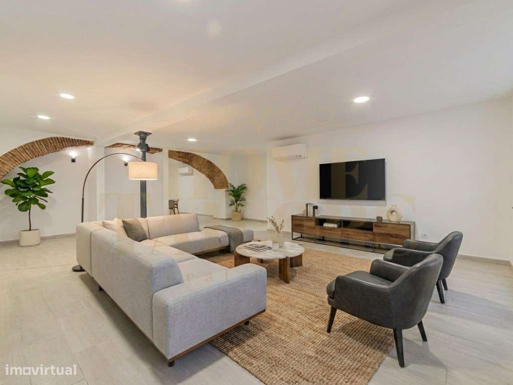 Prédio totalmente remodelado, 3 pisos, Centro Histórico de Setúbal . - Grande imagem: 3/15