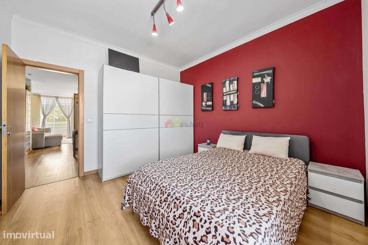Apartamento T3 Renovado em Santo António da Charneca-12