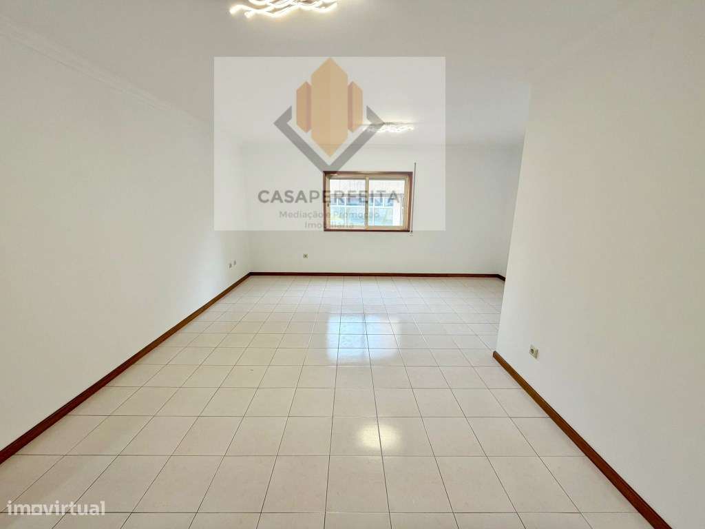 Apartamento T1 Renovado com Varanda e Lugar de Garagem - Centro de ... - Grande imagem: 4/21