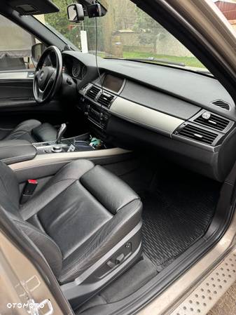 BMW X5 4.8i xDrive - 13