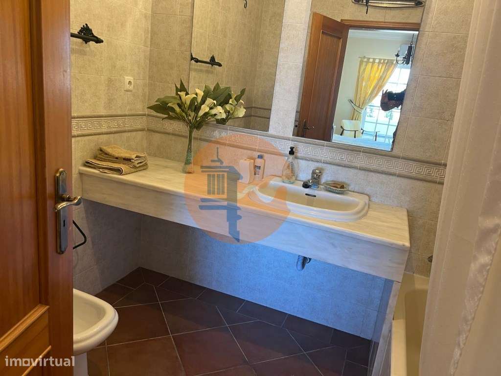 Fantástica Moradia com Piscina para venda-23