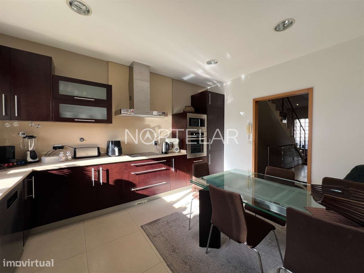 Moradia T3 com jardim e 3 frentes em Famalicão-14