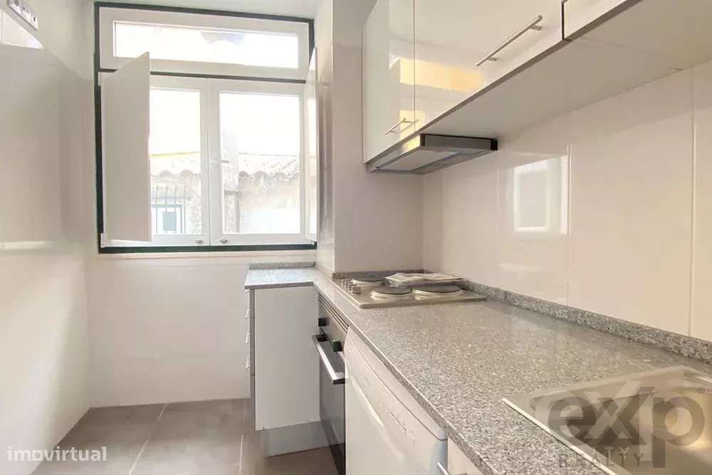 Arrendamento T0 renovado, com terraço, 2º Andar, Bairro do Castelo, Al - Grande imagem: 2/13