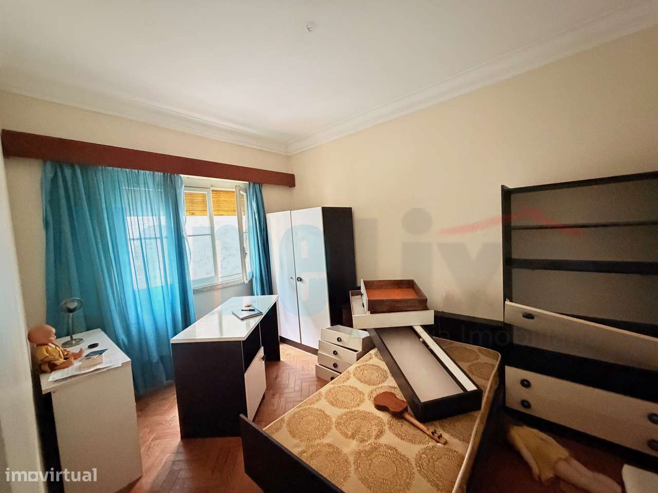 T2 com varanda, luz natural e localização central-8