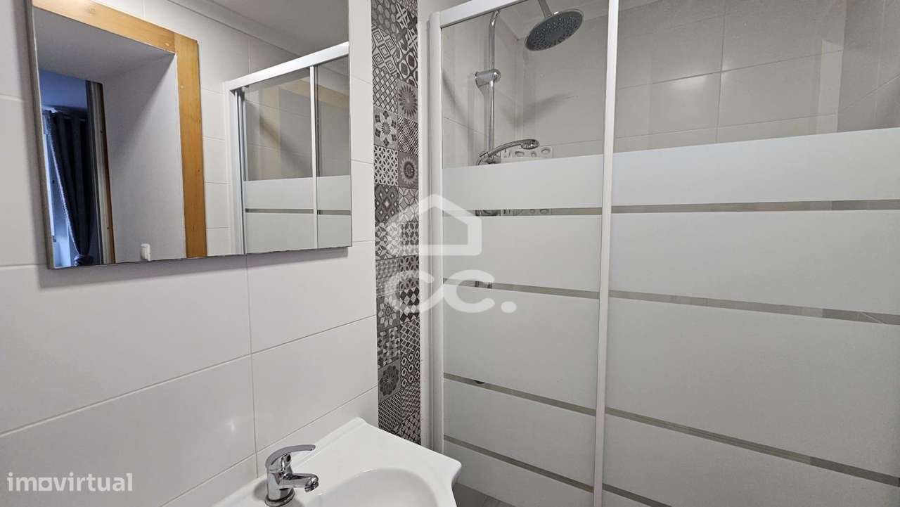 Alojamento com 10 quartos, pronto a rentabilizar, com obras recentes e-22