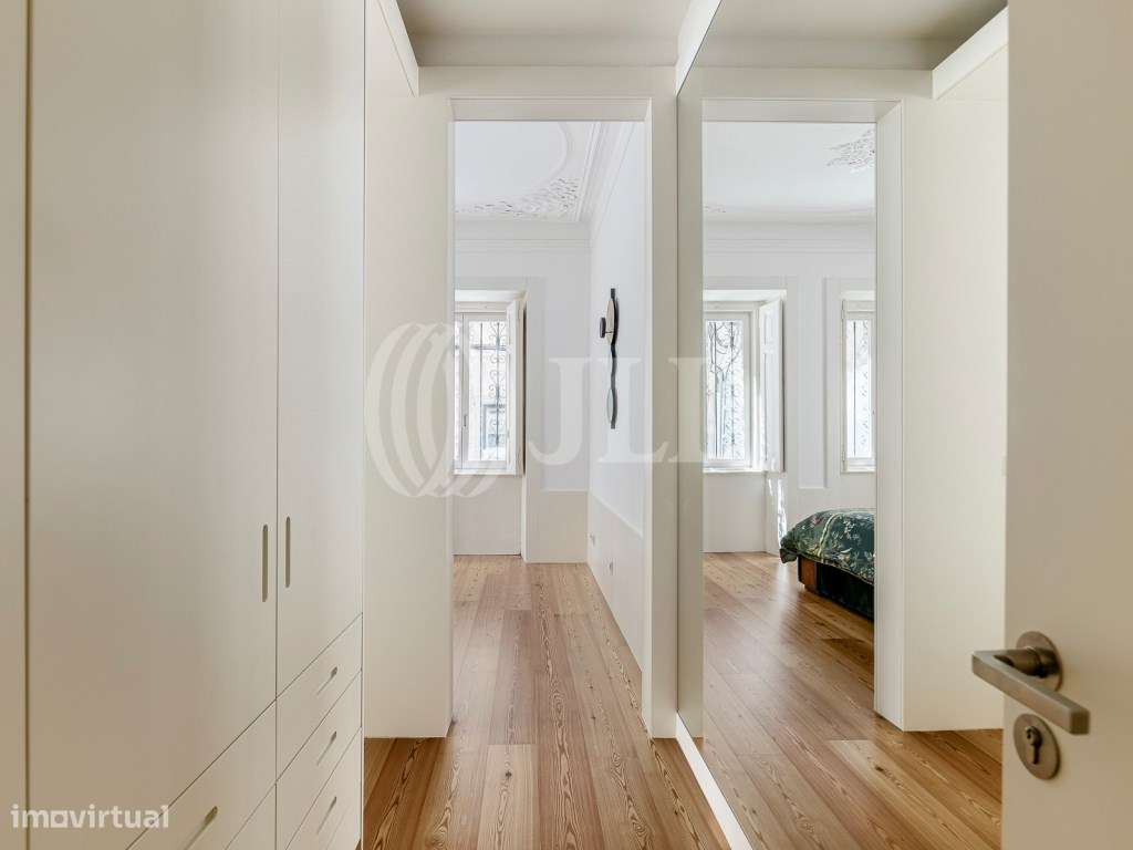 Apartamento T3+2 com jardim, em pleno Castelo, Lisboa-39